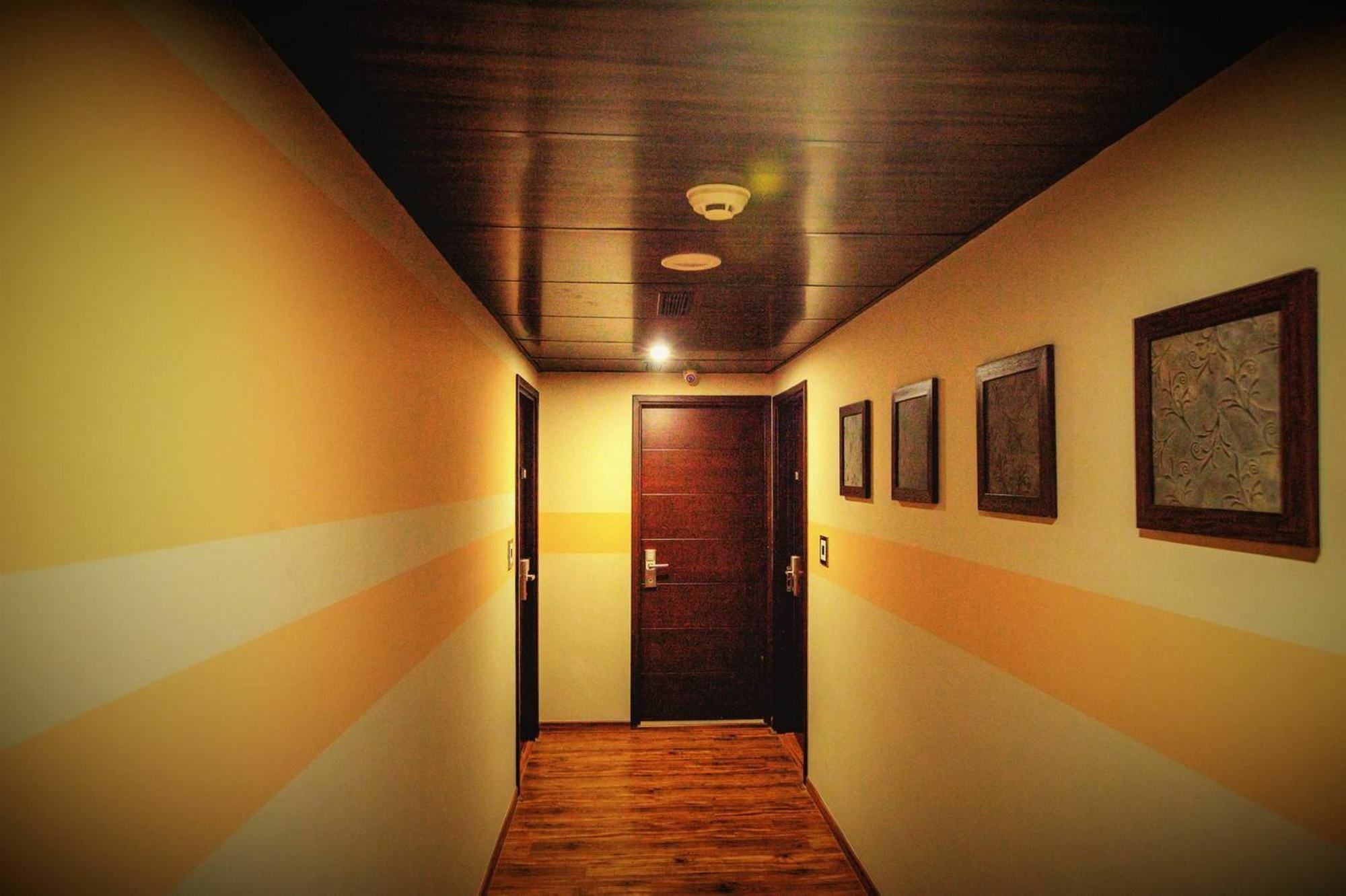 Minla Hotel Bangalore Eksteriør billede